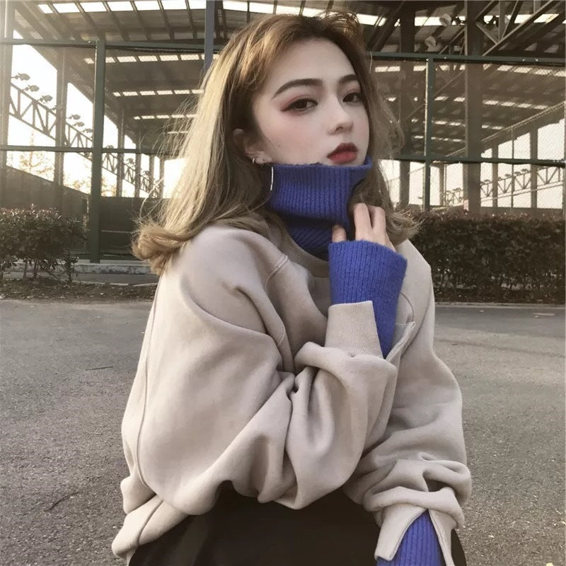 Fleece-Lined Thick Women's Sweatshirt - Loose Fit Top